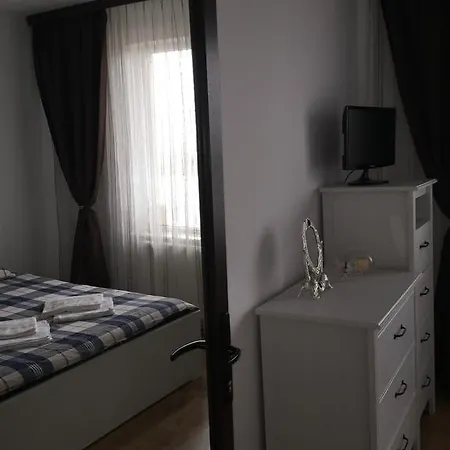 Mirrors' Constanta Apartmán *